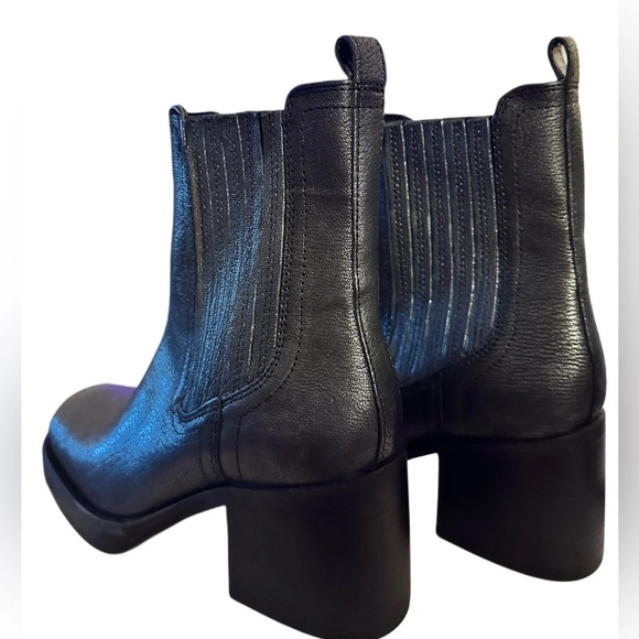 New Kenneth Cole New York Women's Jet Chelsea Boot - Picture 2 of 6